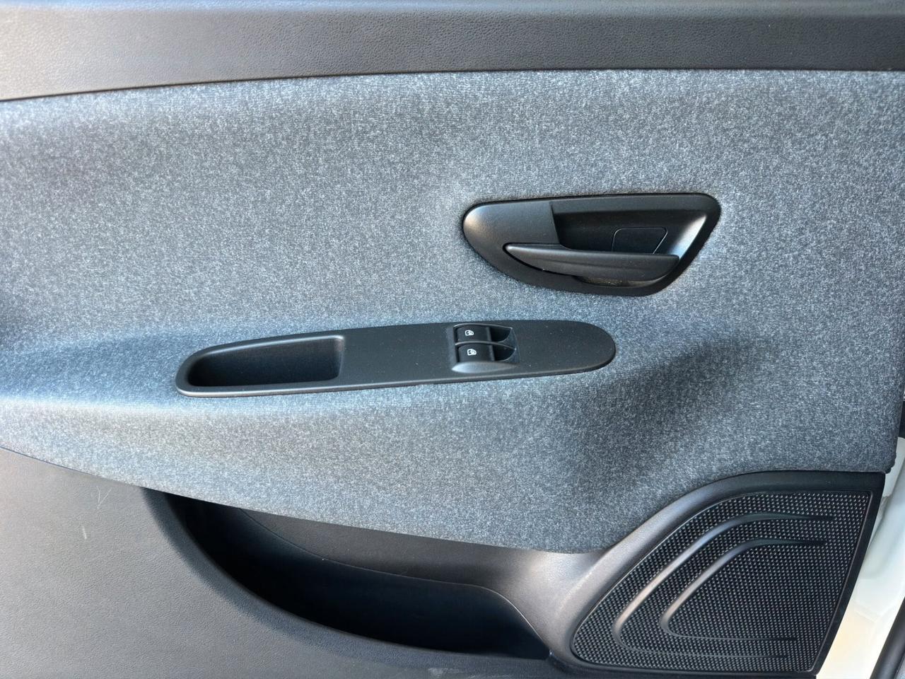 Lancia Ypsilon 1.0 FireFly 5 porte S&S Hybrid Ecochic Silver