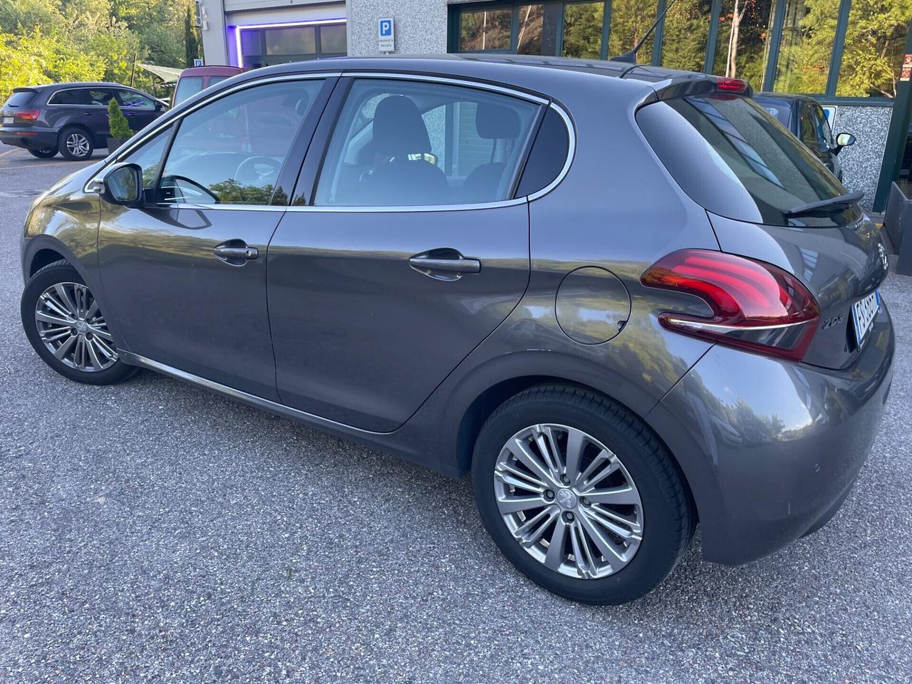 Peugeot 208 PureTech 82 5 porte Allure*solo 40000km*NAVI*NEOPATENTATI