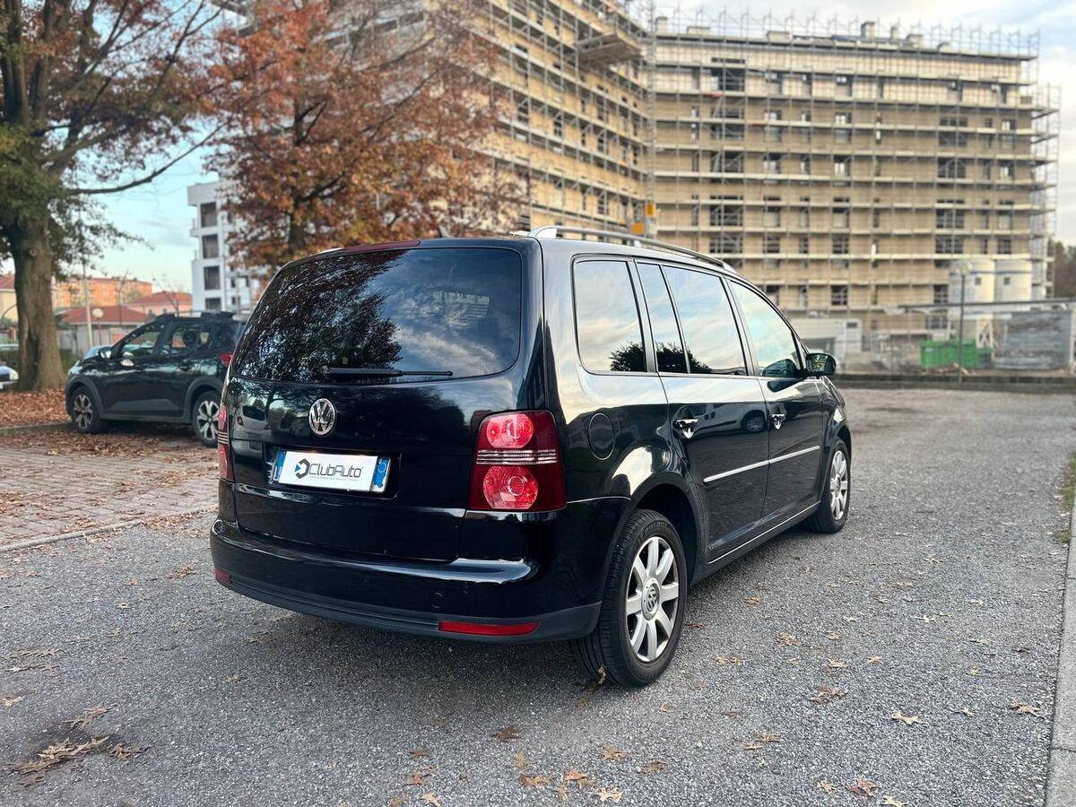 Volkswagen Touran 2.0 tdi Highline 170cv dsg dpf