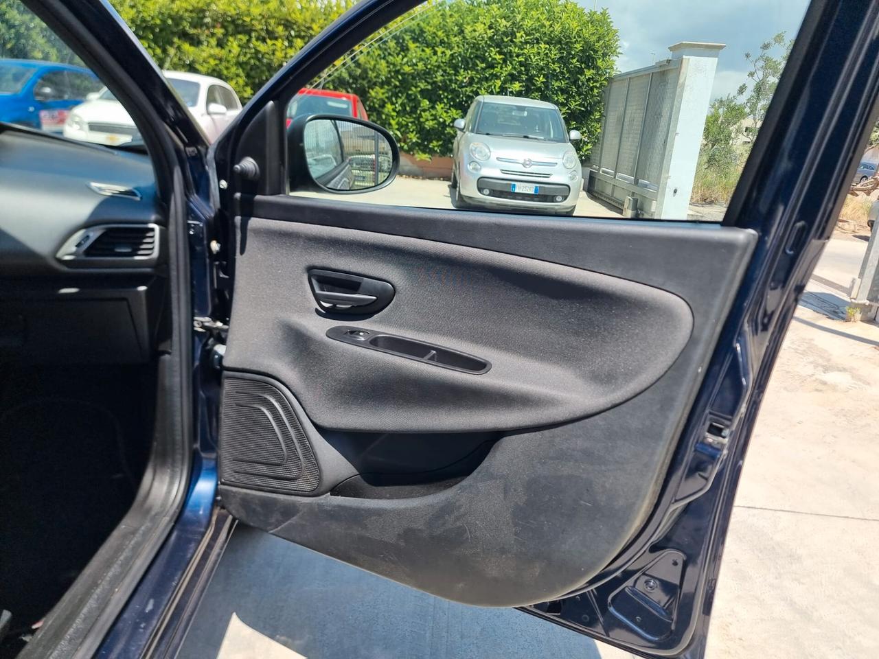 Lancia Ypsilon 1.2 69 CV 5 porte Silver KM 64000