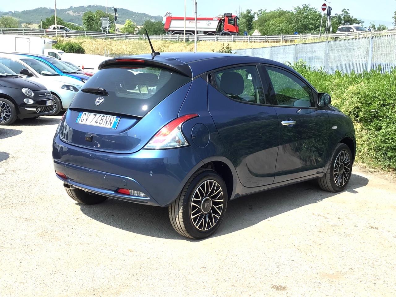 Lancia Ypsilon 1.0 FireFly 70Cv 5 Posti Hybrid Platino