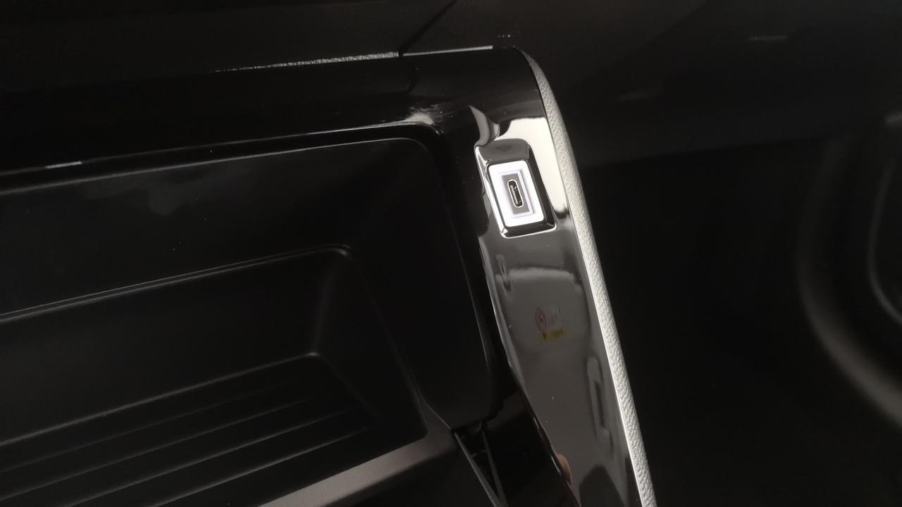 PEUGEOT 208 5P - STYLE Hybrid 100 E-DCS6