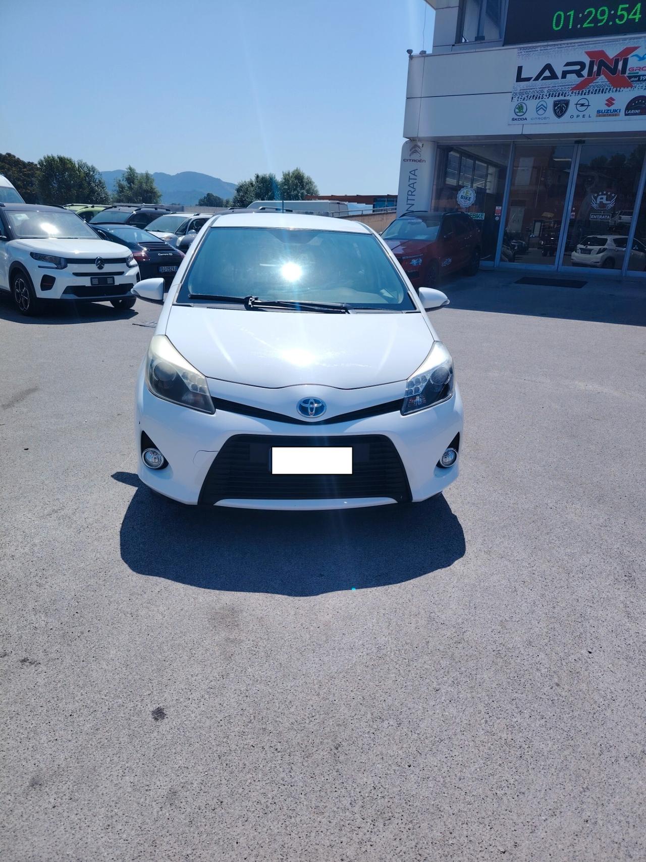Toyota Yaris 1.5 Hybrid 5 porte Lounge Più - NEOPATENTATO