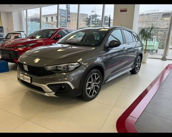 FIAT Tipo 5 P. 1.5 Hybrid DCT SW Cross