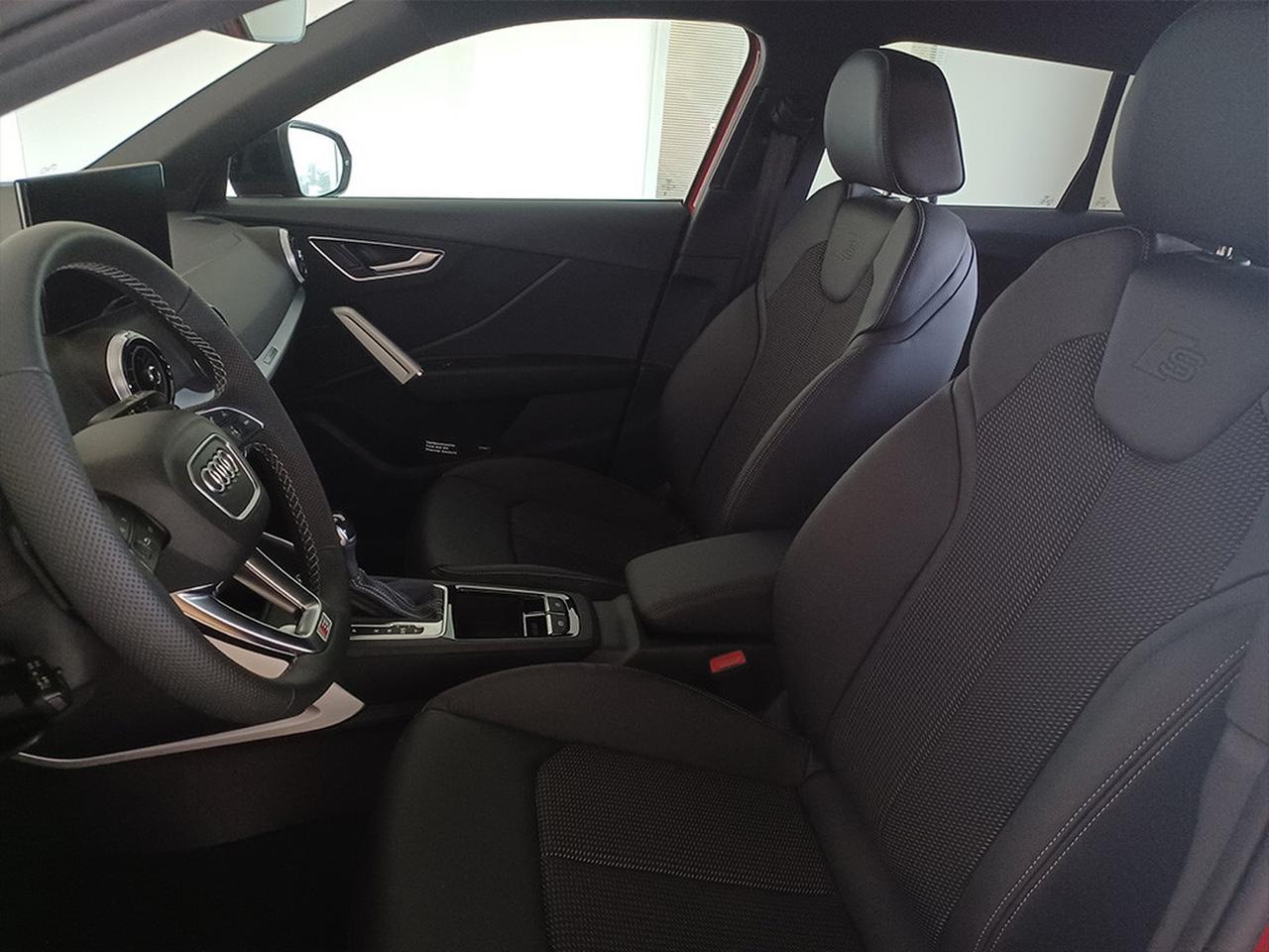 Audi Q2 35 1.5 tfsi identity black s-tronic