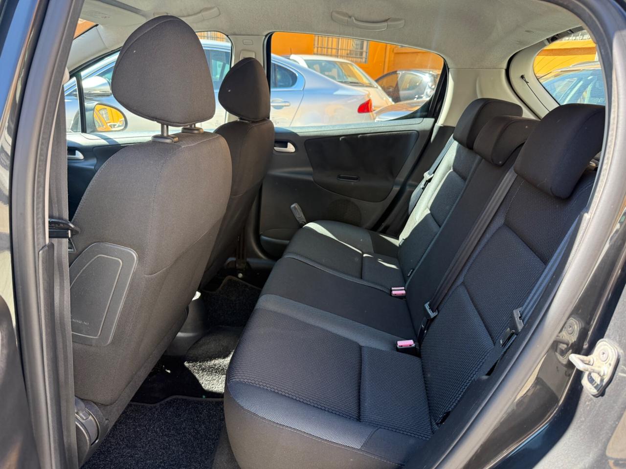 Peugeot 207 1.4 HDi 70CV 5p. Neopatentati