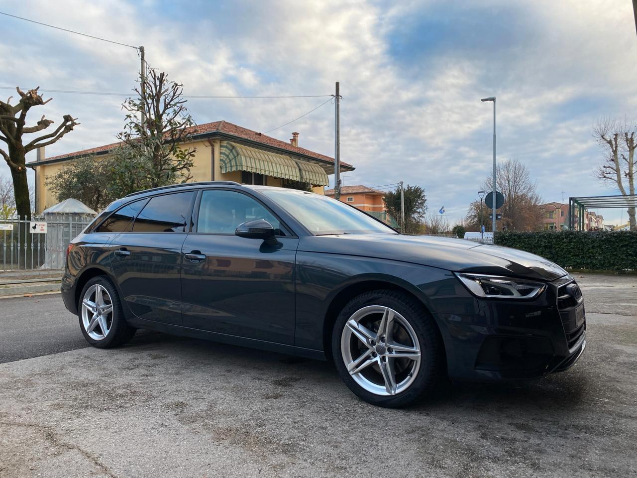 Audi A4 Avant 35 TDI/163 CV S tronic S - CERCHI PER 18