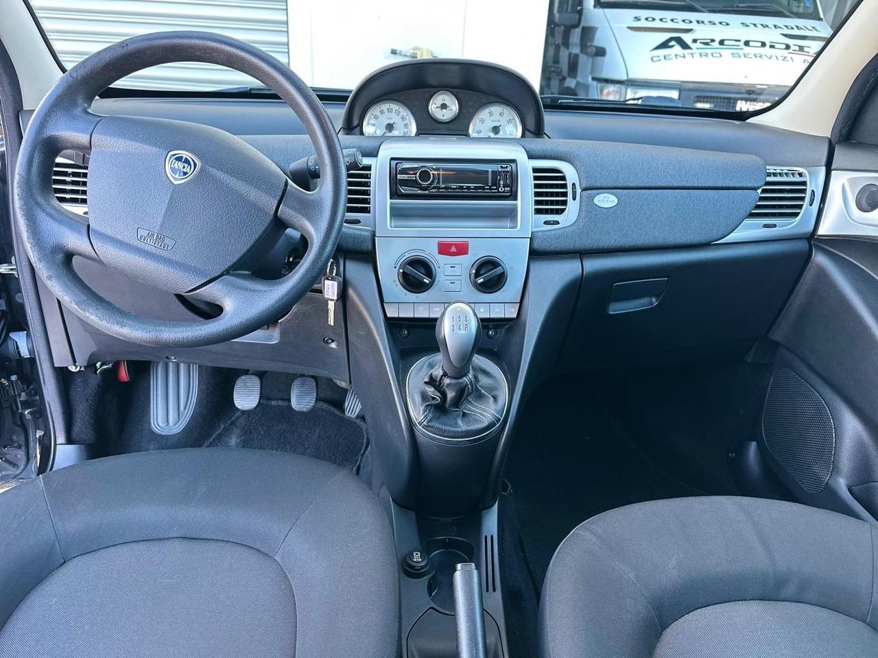 Lancia Ypsilon 1.3 MJT 75 CV Unyca