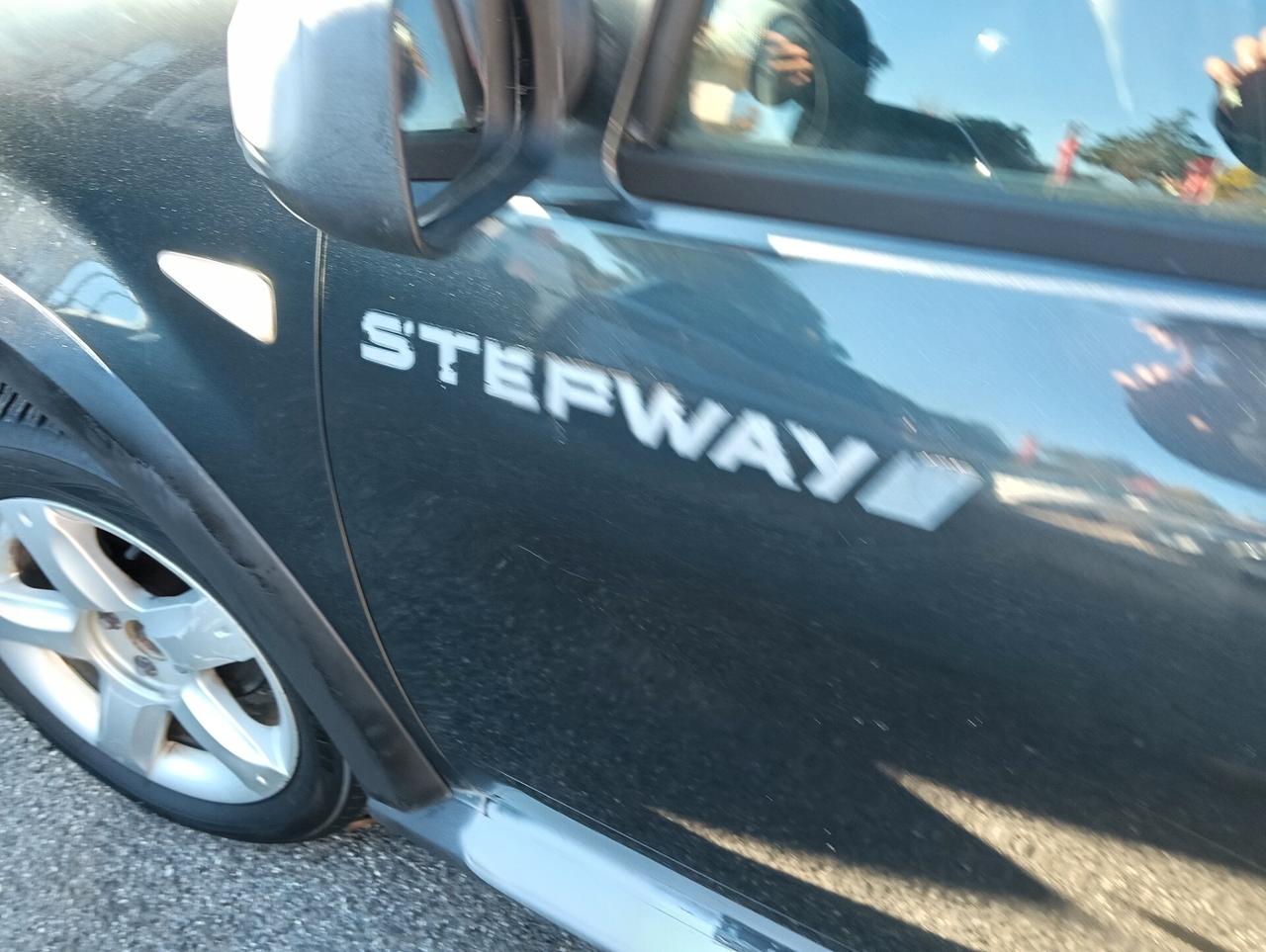 Dacia Sandero 1.6 8V Lauréate