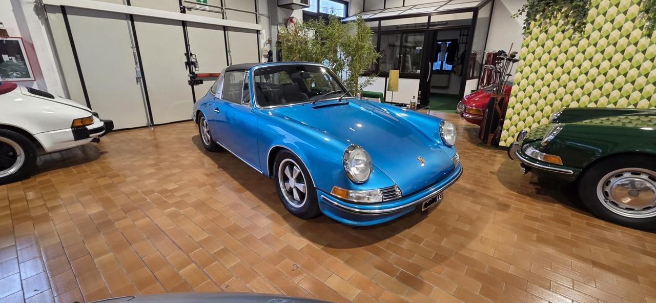 Porsche 911 2400T Targa Asi Restauro Ölklappe