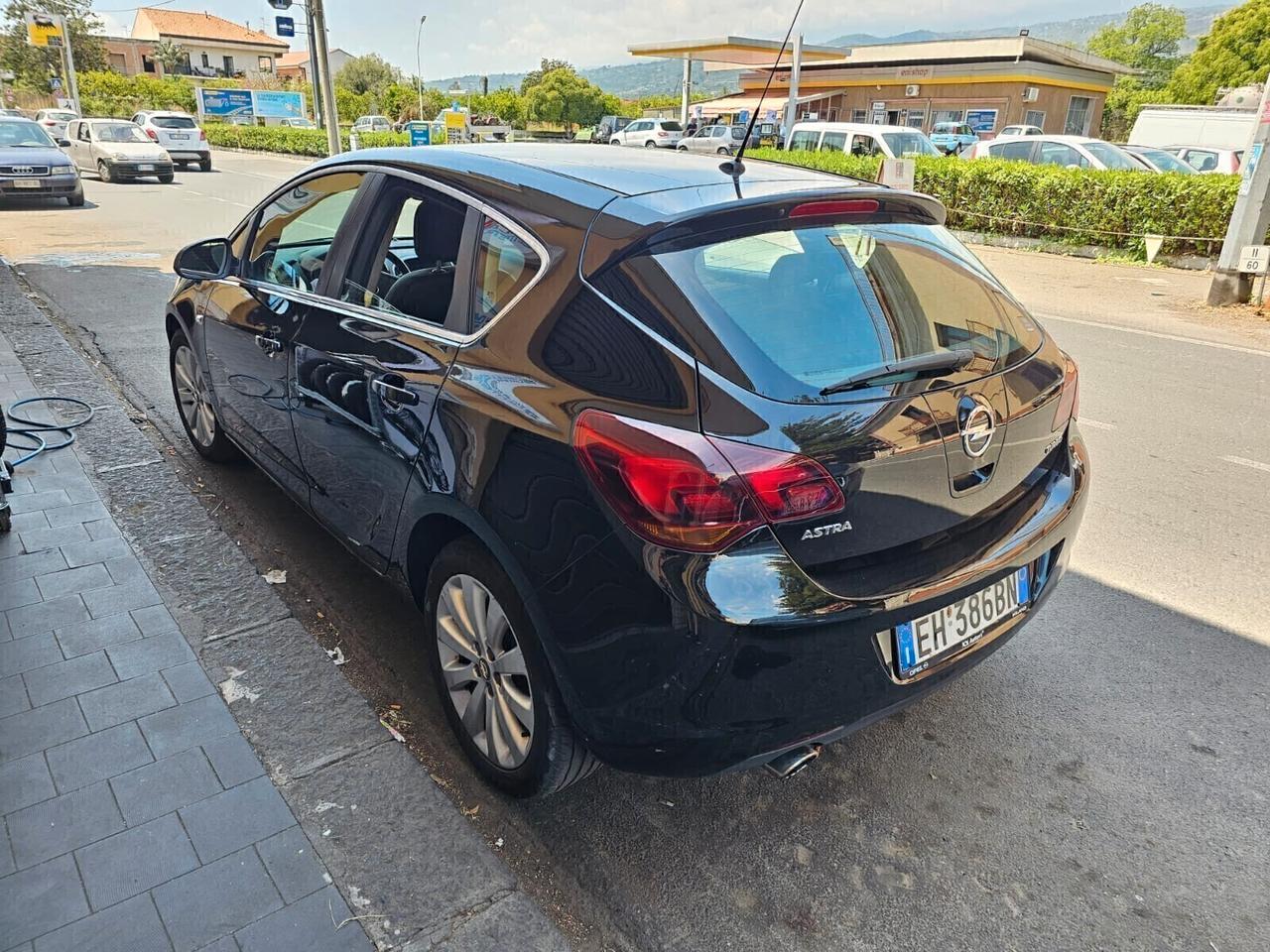 Opel Astra 1.6 115CV 5 porte Cosmo