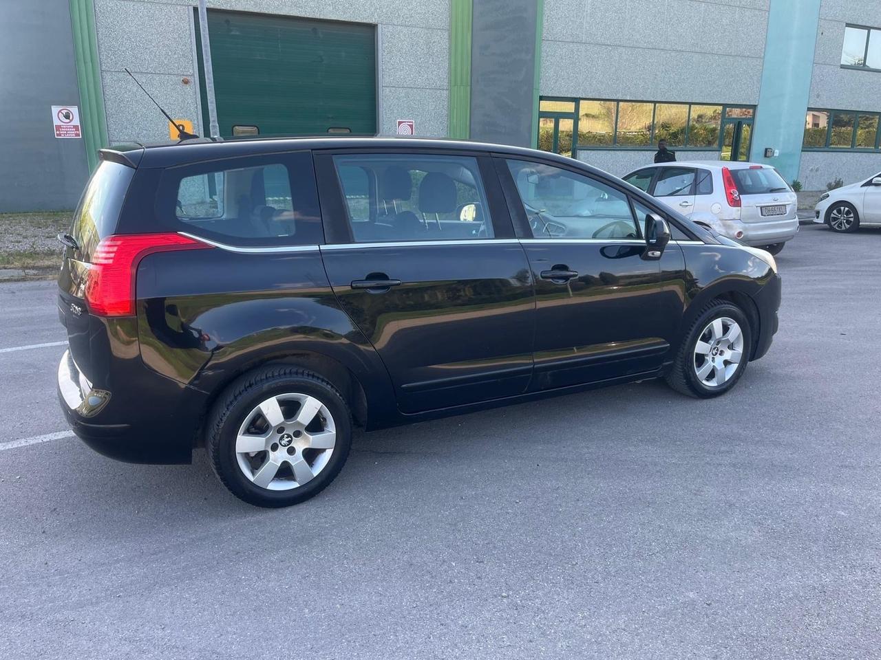 Peugeot 5008 1.6 HDi 115CV Business 7 POSTI