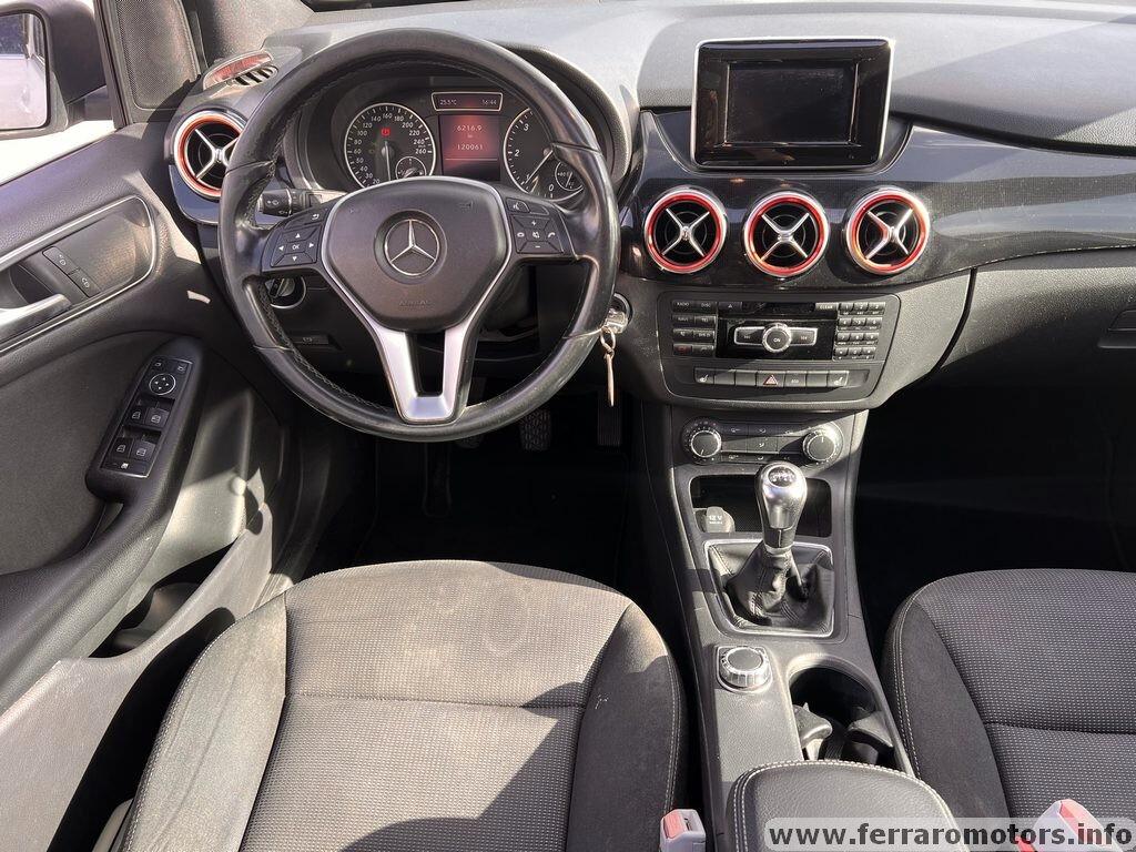 Mercedes B 180 CDI Executive teto panoramico