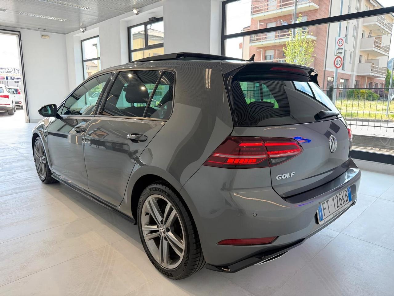 Volkswagen Golf 1.6 TDI R-LINE FULL OPTIONAL