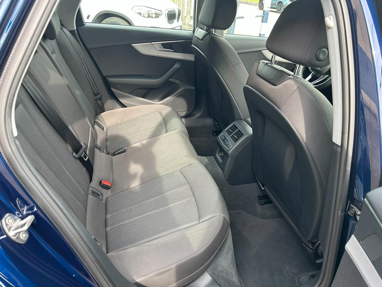 AUDI A4 Avant 35 2.0TDI 163CV S-Tronic Business