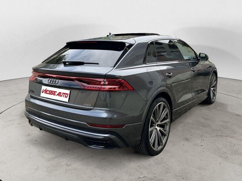 Audi Q8 55 TFSI quattro tiptronic Sport
