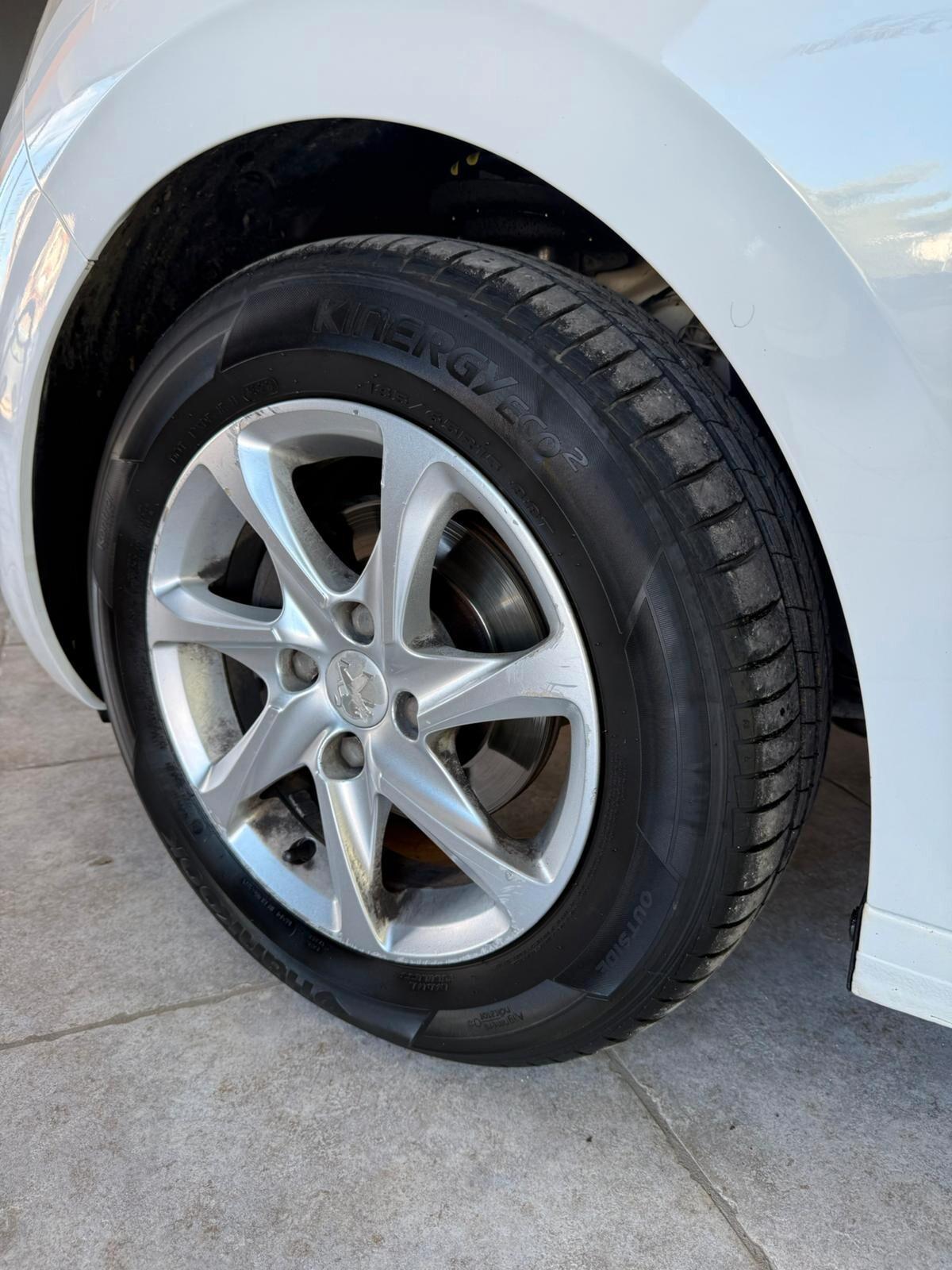 Peugeot 208 1.4 HDi 68 CV 5 porte Allure OTTIMA X NEOPATENTATI