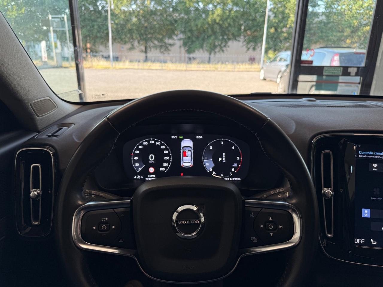 Volvo XC40 D4 AWD Geartronic Momentum TETTO APRIBILE PANORAMICO