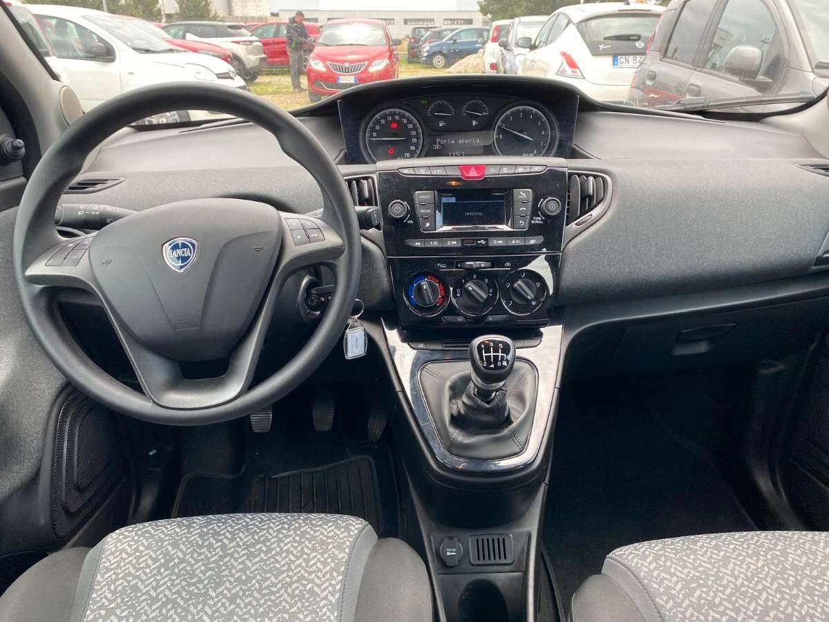 Lancia Ypsilon 1.0 FireFly 5 porte S&S Hybrid Silver