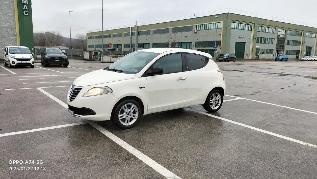 Lancia Ypsilon 1.2 69 CV Platino