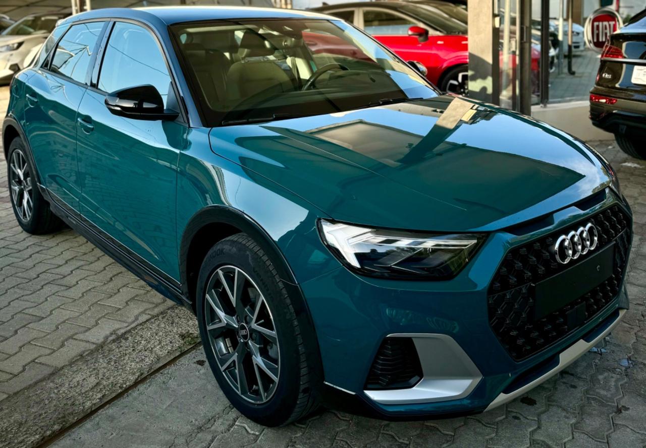 Audi A1 citycarver 30 TFSI Identity Contrast