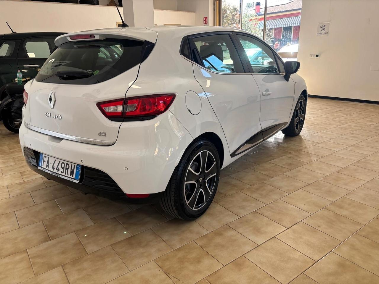 RENAULT CLIO ANNO 2015 DS 1.5 ADATTA NEOPATENTATI KM 83 MILA