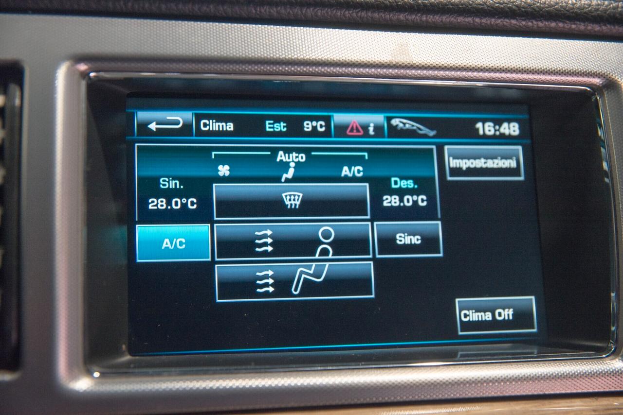 JAGUAR XF 2,2 D LUXURY 190CV PELLE TOTALE NAVIGATORE CERCHI CAMBIO AUTOMATICO