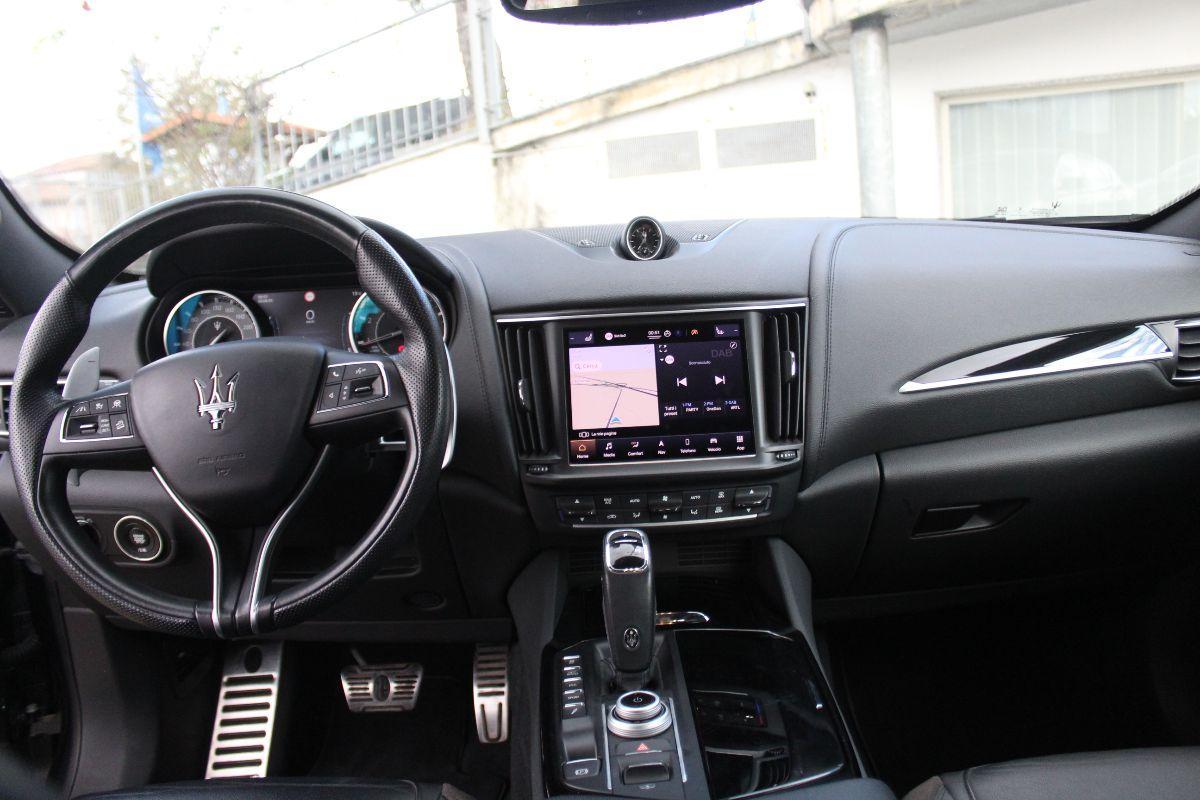 MASERATI - Levante