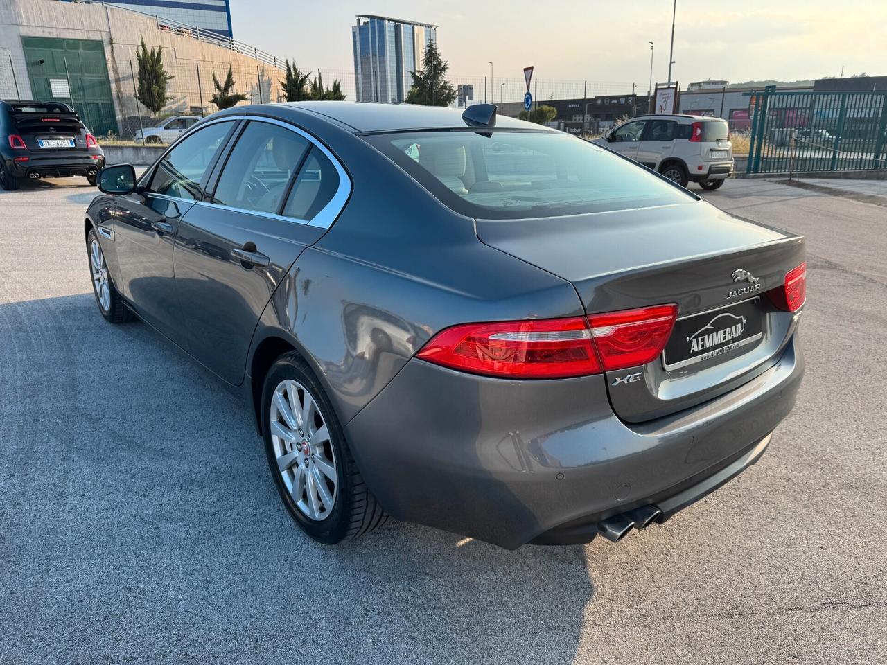Jaguar XE 2.0 D Turbo 180CV aut. Pure