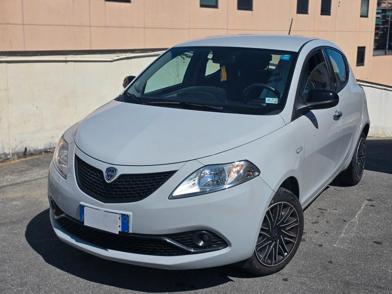 Lancia Ypsilon 1.0 FireFly 5 porte S&S Hybrid Ecochic Gold