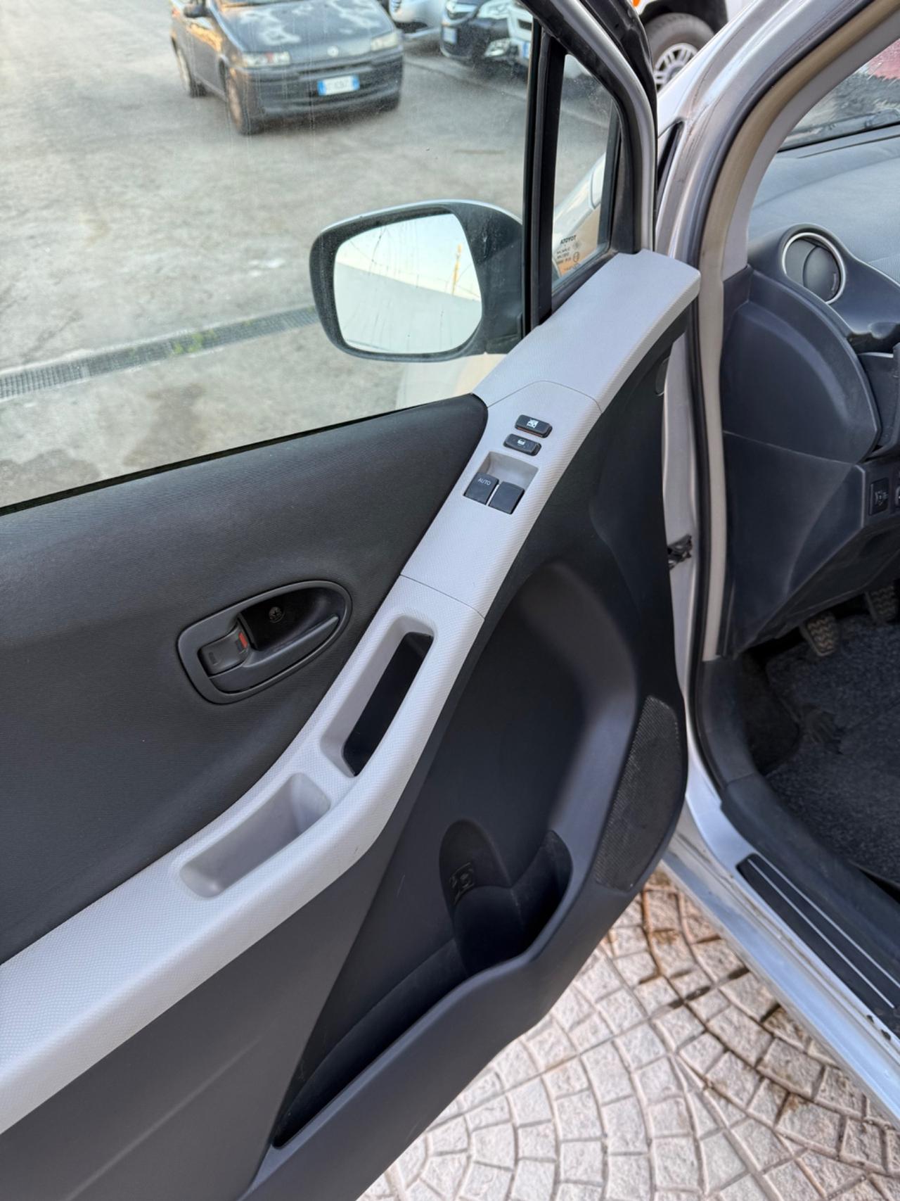 Toyota Yaris 1.0 5 porte Neo patentati