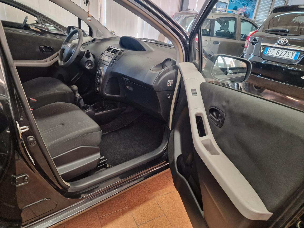 Toyota Yaris 1.0 5 porte Now, 102 mila chilometri