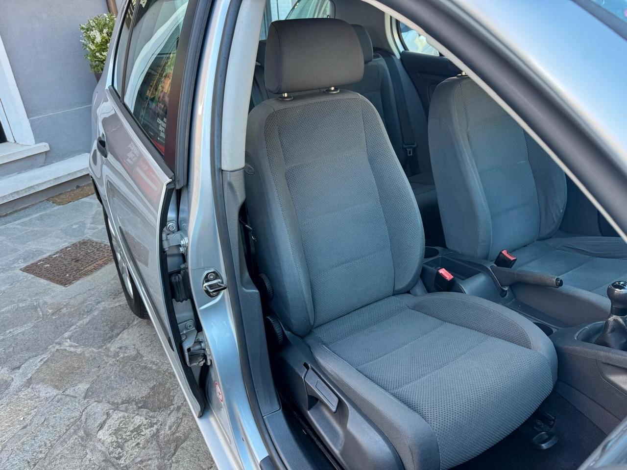 VW GOLF 1.6 16V FSI 5p. NEOPATENTATI