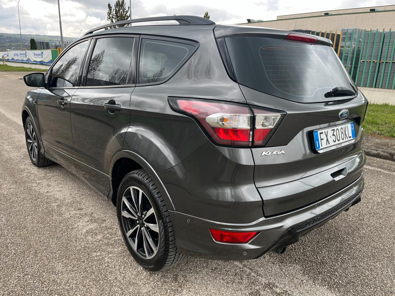 Ford Kuga 2.0 TDCI 150 cv 4WD Powershift ST-Line