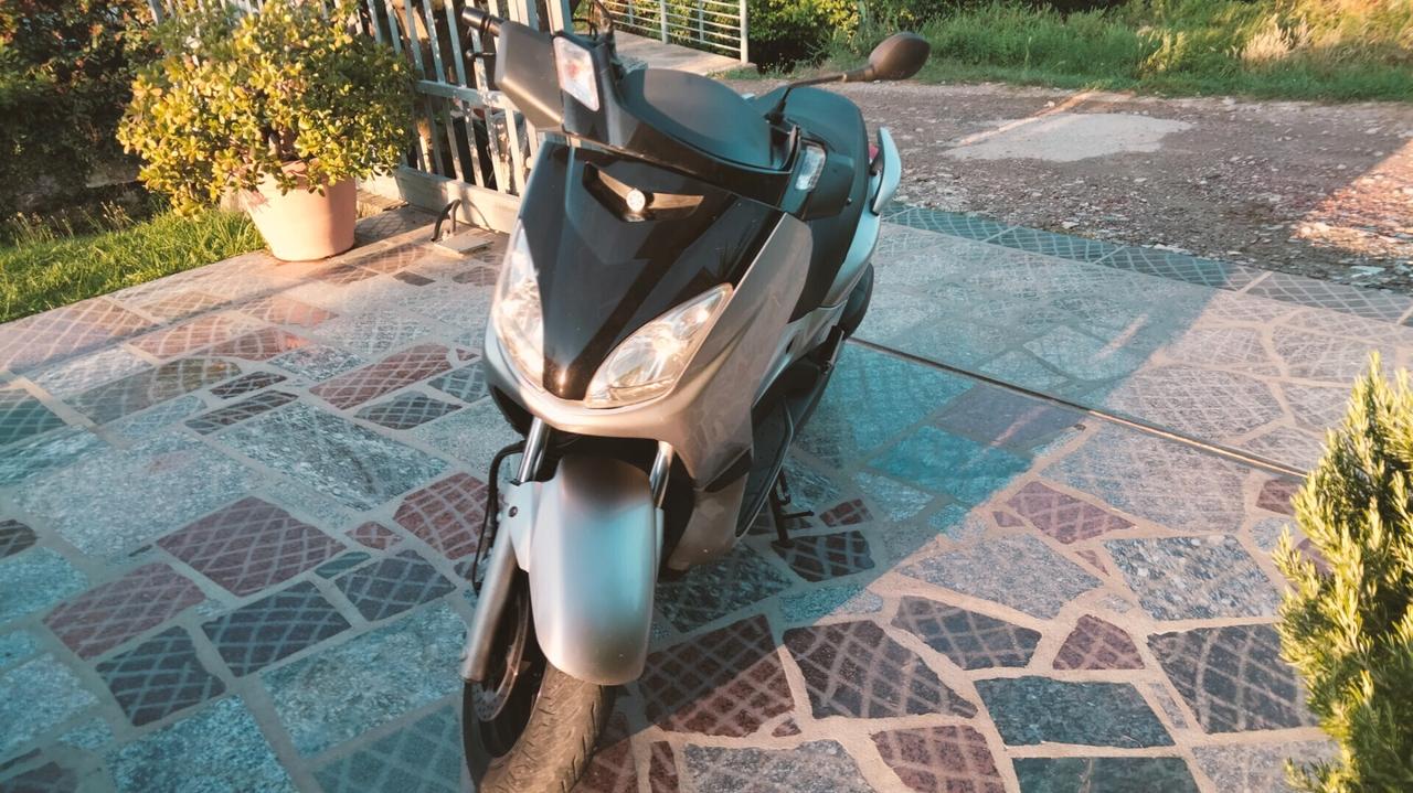 Yamaha X-Max 250