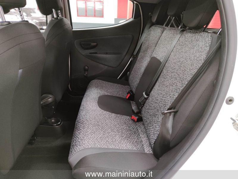 Lancia Ypsilon 1.0 70cv Hybrid Ecochic Silver