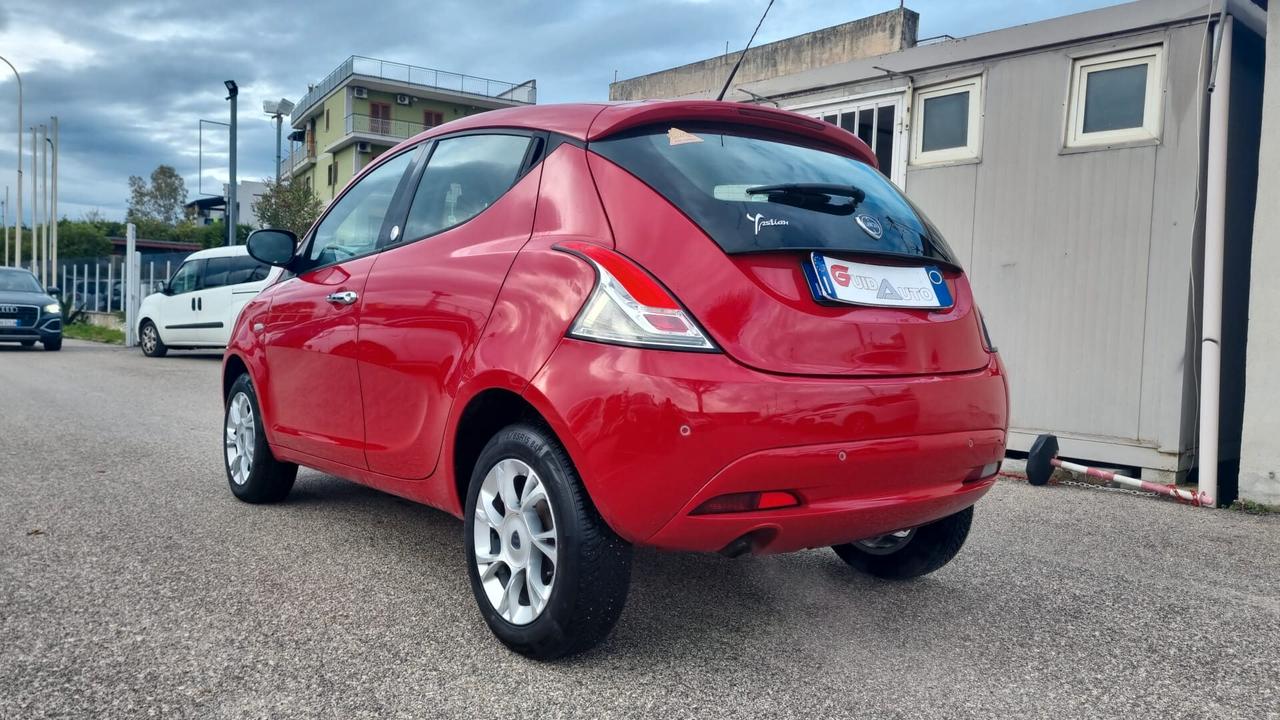 Lancia Ypsilon 0.9 TwinAir 85 CV 5 porte Metano Ecochic Platinum