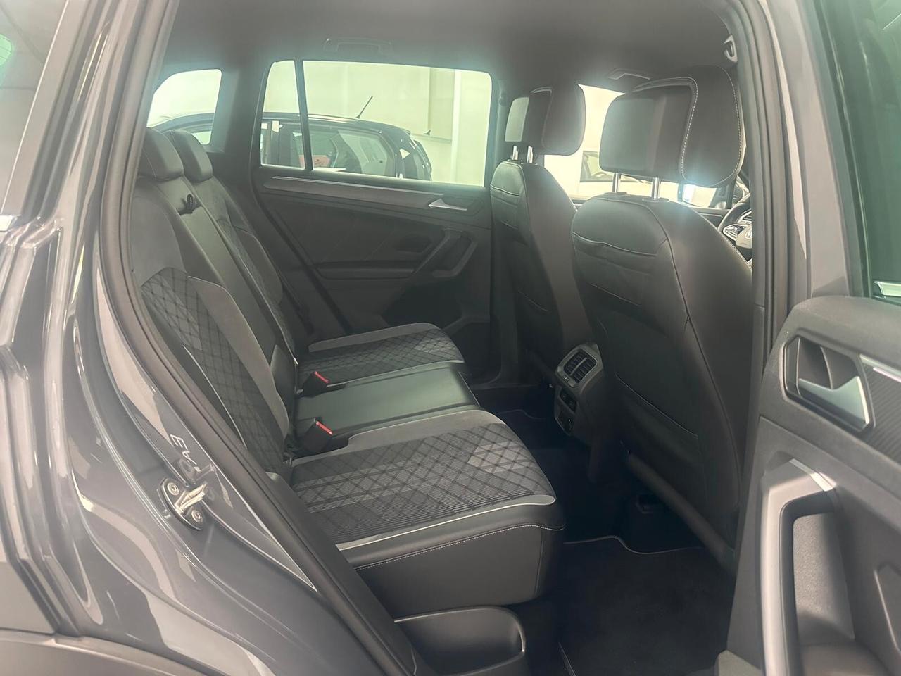 Volkswagen Tiguan 2.0 TDI 150 CV SCR DSG 4MOTION R-Line