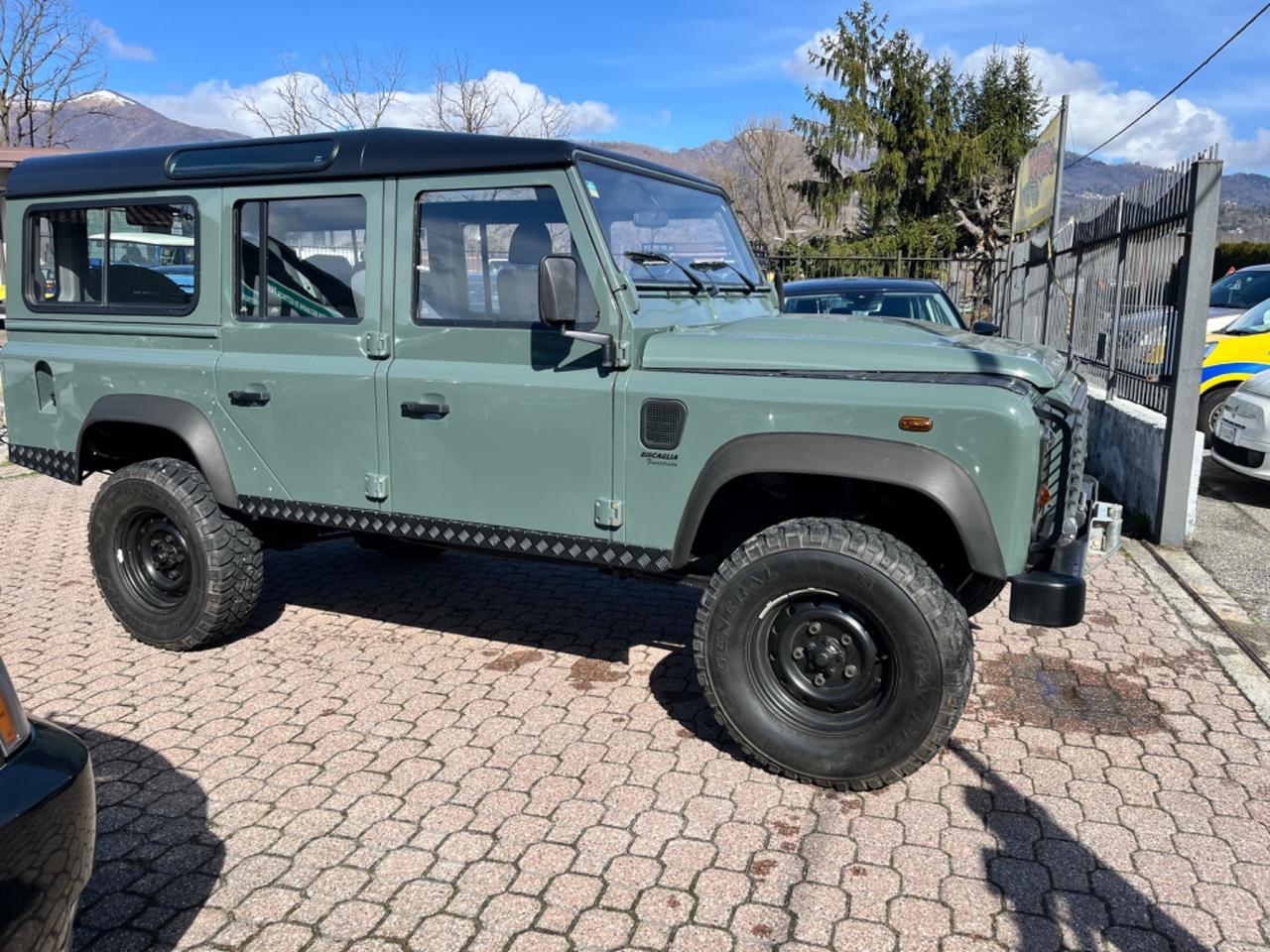 Land Rover Defender 110 2.4 TD4 Station Wagon SE