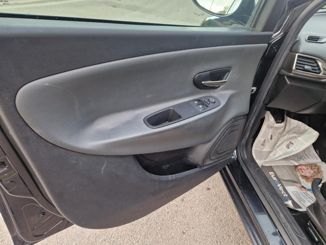 Lancia Ypsilon 0.9 TwinAir 85 CV 5 porte Metano Ecochic Gold