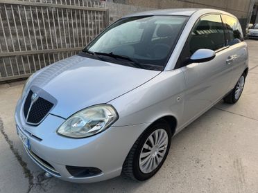 Lancia Ypsilon 1.4 16V Oro