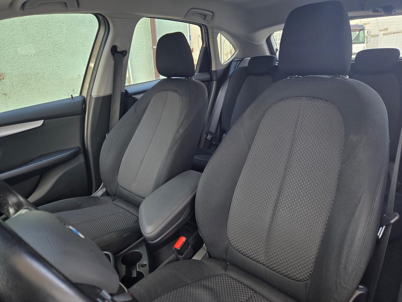 BMW 220i Active Tourer Advantage