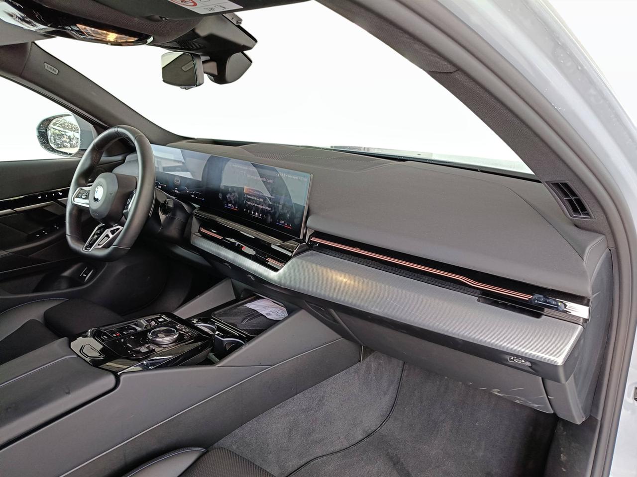 BMW Serie 5 G61 2024 Touring - 520d Touring 48V xdrive MSport auto