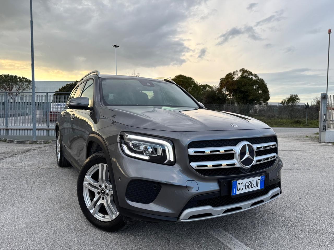 MERCEDES GLB 180d Sport - Luci Ambient Navi 18
