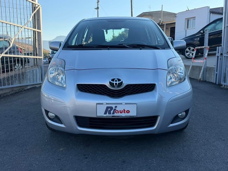 Toyota Yaris 1.0 5 porte Sol