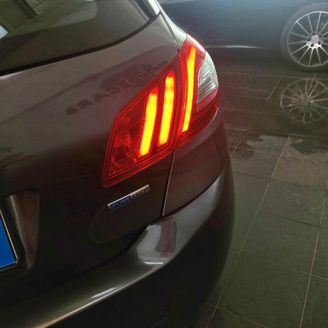 Peugeot 308 1.2 turbo benzina