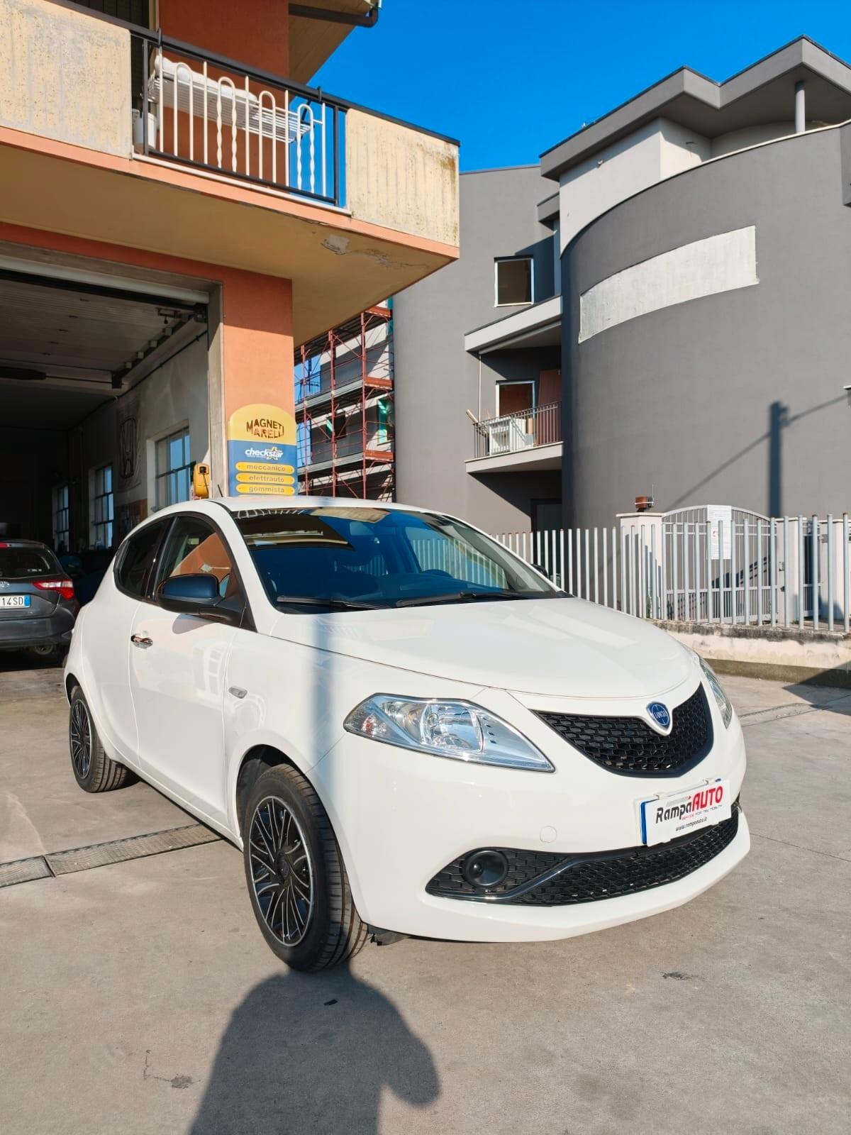 Lancia Ypsilon 1.2 69 CV 5 porte GPL Ecochic Platinum