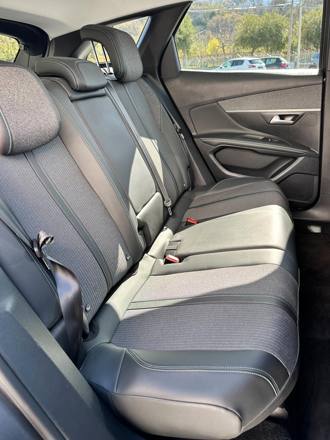 Peugeot 3008 1.5 BlueHDI 130CV Allure Pack