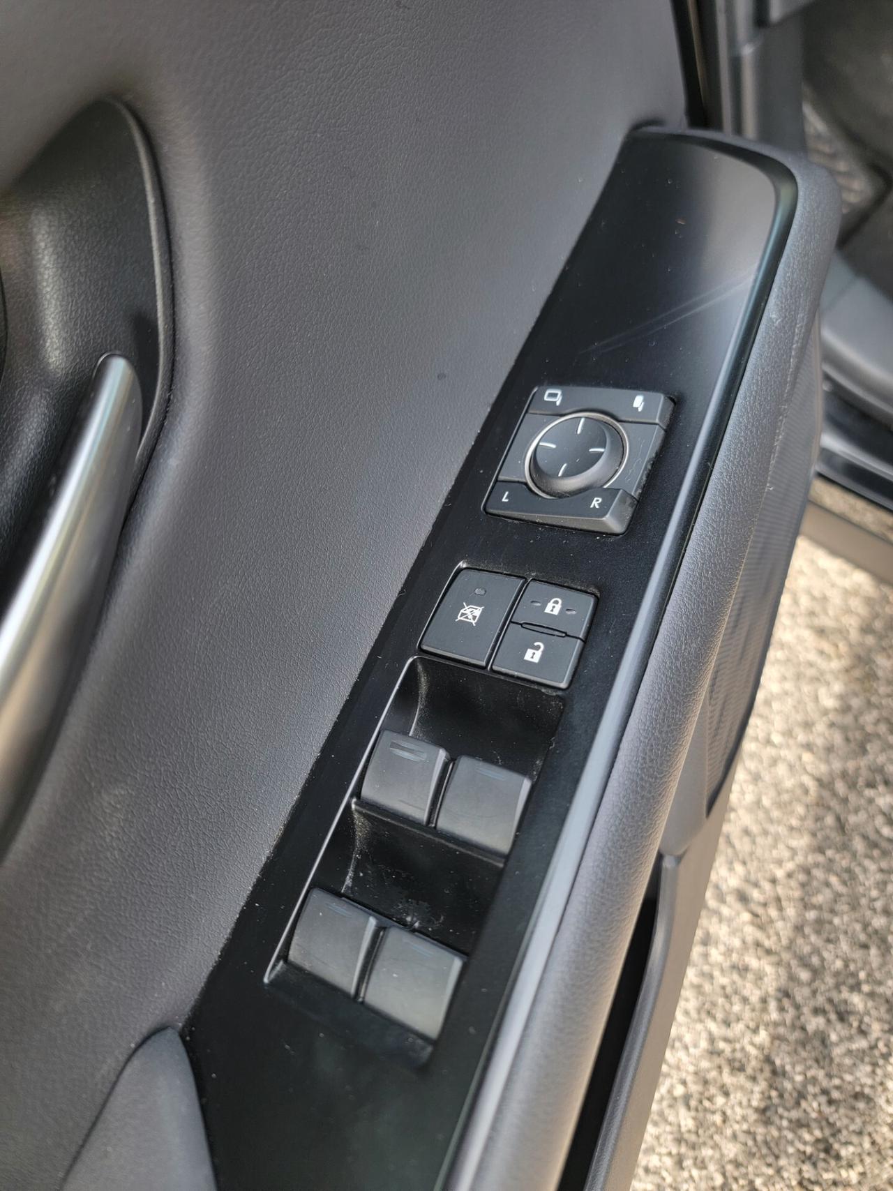 Lexus UX 250 Hybrid SOLO 16 MILA KM ORIGINALI !