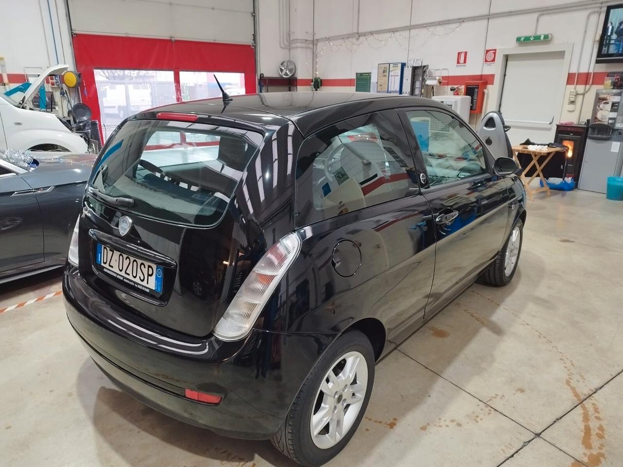 Lancia Ypsilon 1.4 Platino Ecochic GPL